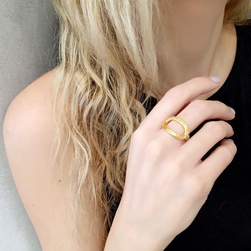Ring with metal hoop chain Χρυσό