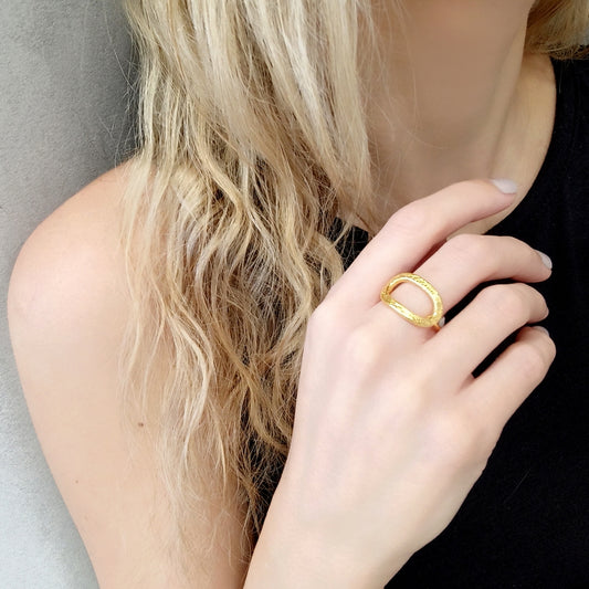 Ring with metal hoop chain Χρυσό