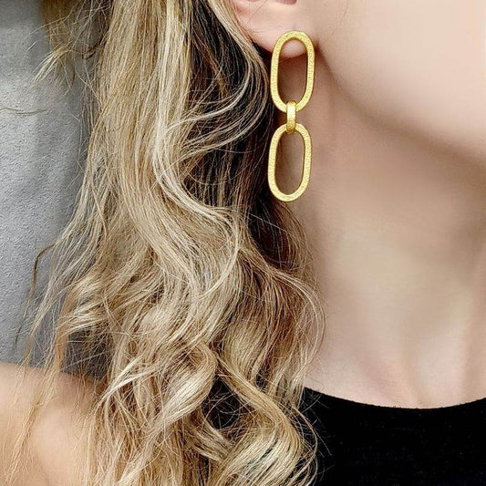 Earrings with pin and large impressive chains Χρυσό